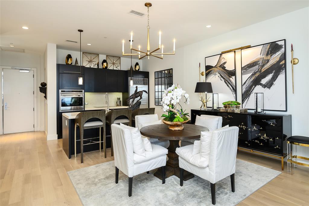 2200 Victory Avenue 2401