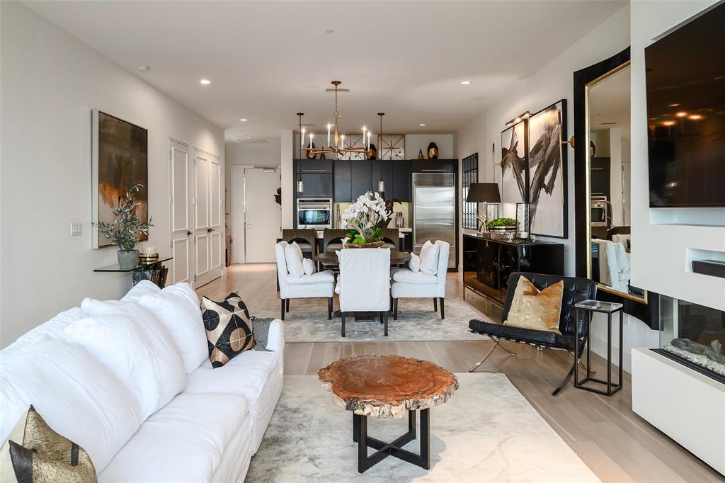 2200 Victory Avenue 2401