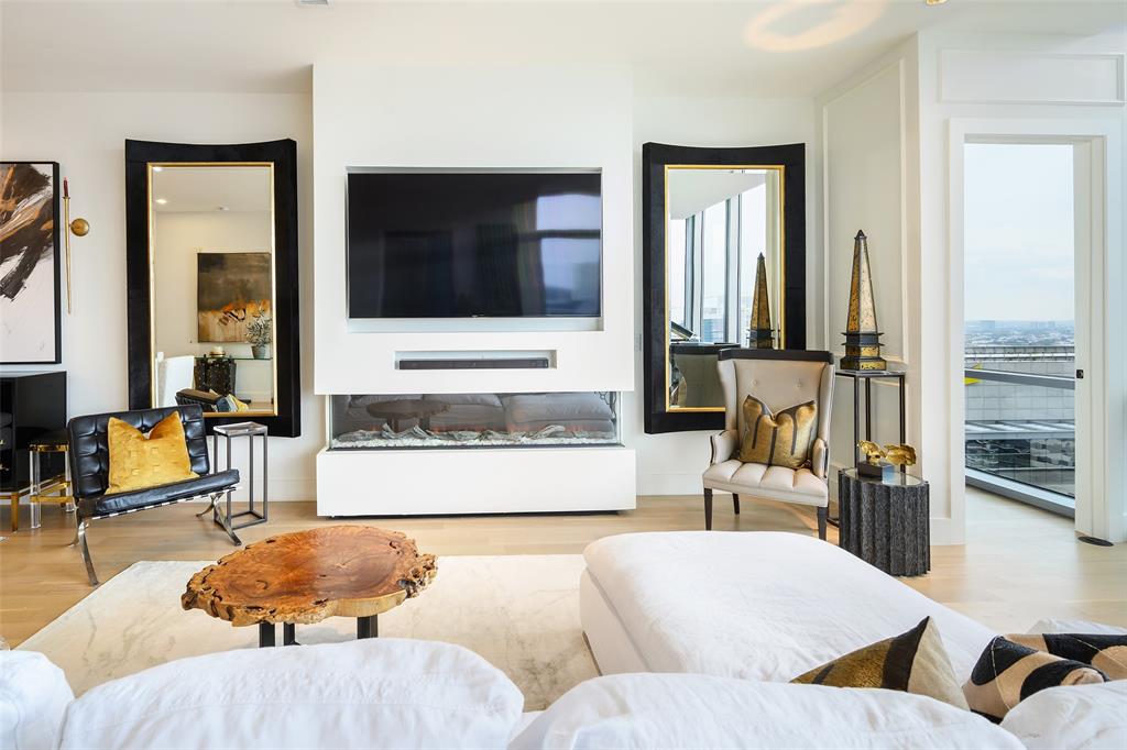 2200 Victory Avenue 2401