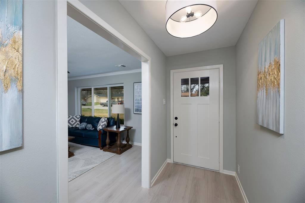 1012 Sleepy Hollow Drive N