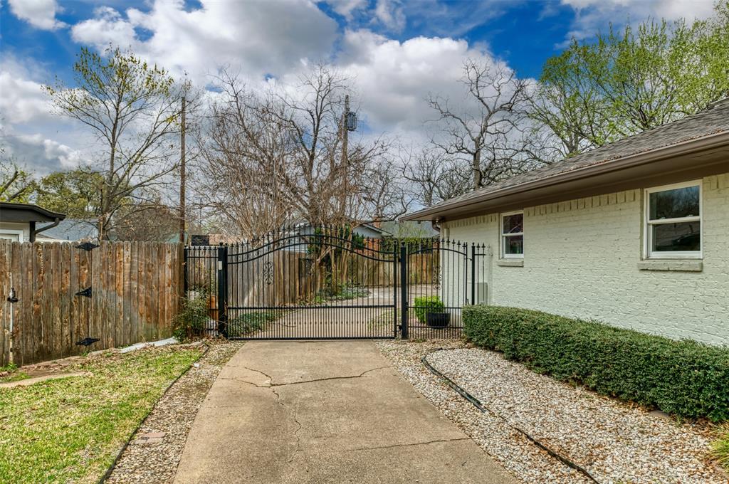 1012 Sleepy Hollow Drive N