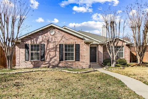 Photo of 2039 Diamond Ridge Drive, Carrollton, TX 75010 (MLS # 21186183)