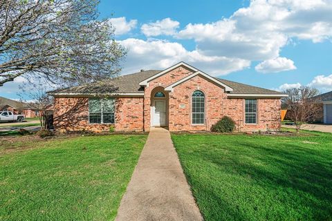 Photo of 1325 Lake Shore Drive, Crowley, TX 76036 (MLS # 21207897)