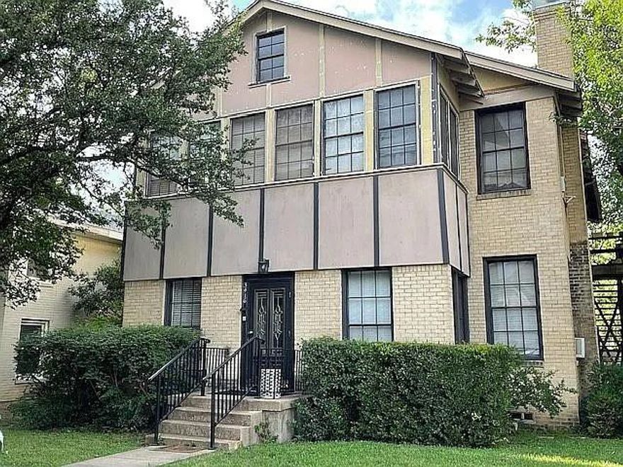 Updated 4-plex multifamily on oversize lot (50x175) in outstanding location mere feet from both SMU and McCullough Middle School in University Park.  Each large  (almost 900 sq ft), unit offers a front sunroom, a study and extra bedroom. The floorplans are very  functional 
with hardwood and tile flooring, spacious master bedrooms, and updated
kitchens. The property features ample off-street parking including for guests. 
All units are currently leased,... PLEASE DO NOT APPROACH BUILDING OR OCCUPANTS WITHOUT OWNER PERMISSION.  If you have any specific question, e-mail seller's agent please.