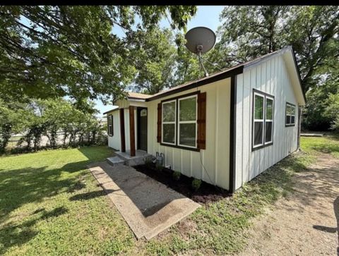 Photo of 1210 Hogan Lane, Bellmead, TX 76705 (MLS # 21242866)