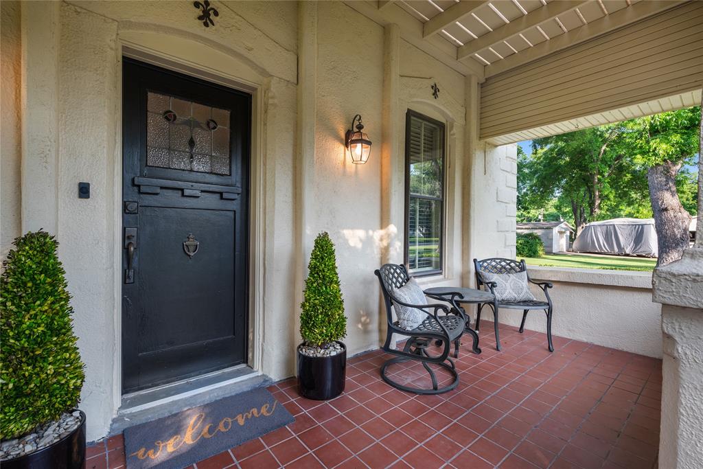 415 N Avenue I
