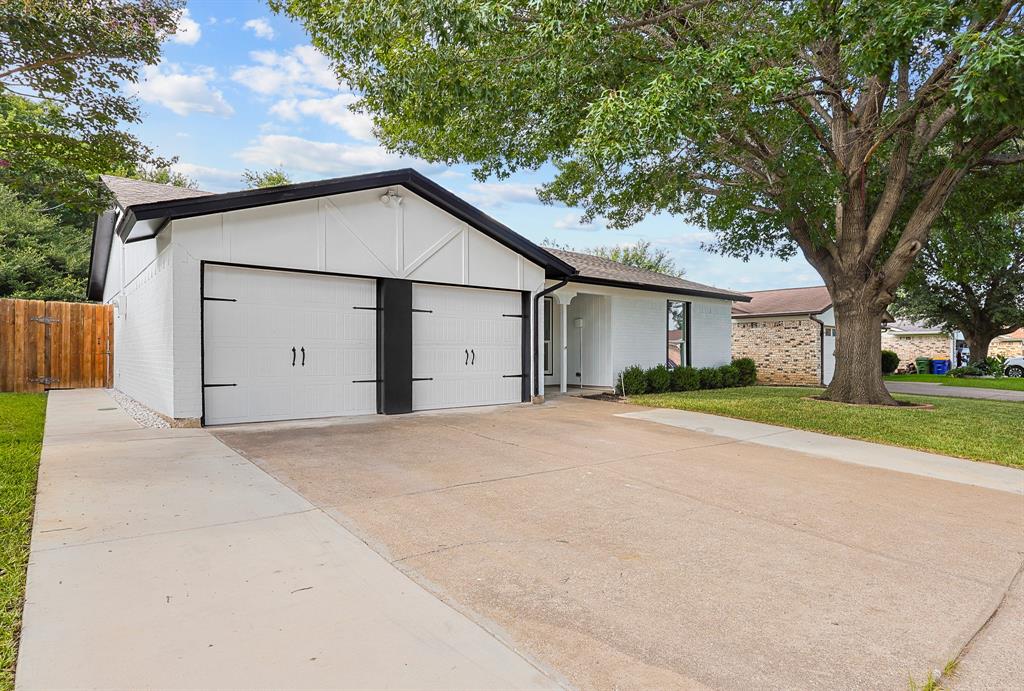 6425 Grasshopper Drive