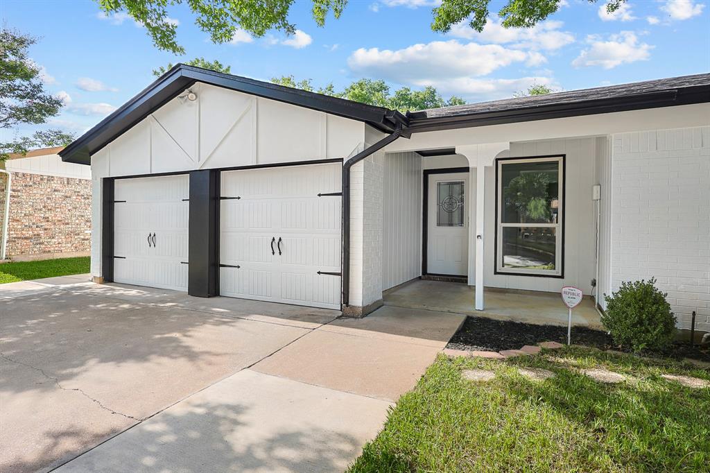 6425 Grasshopper Drive