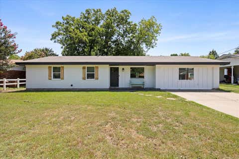 Photo of 270 Barker Street, Stephenville, TX 76401 (MLS # 21324931)