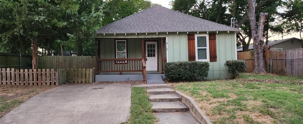 902 Davy Crockett Street