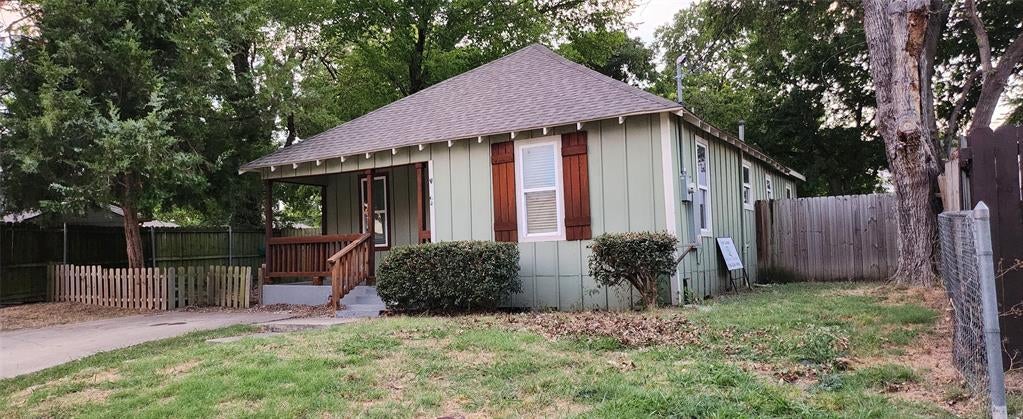 902 Davy Crockett Street