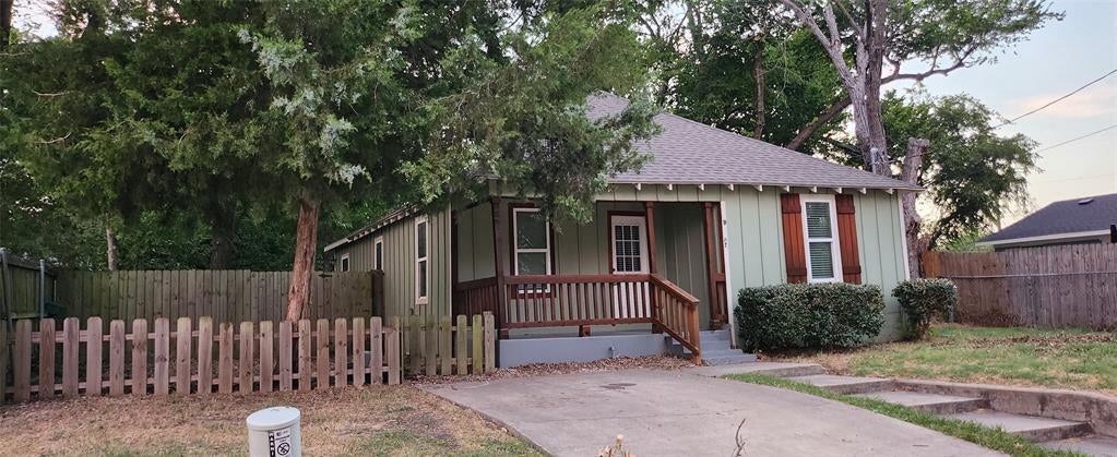 902 Davy Crockett Street