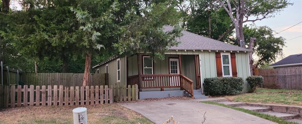 902 Davy Crockett Street