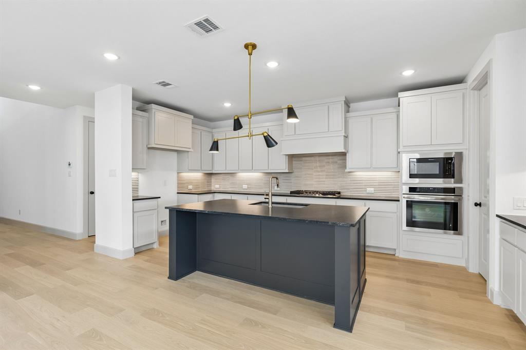 2624 Radiant Way