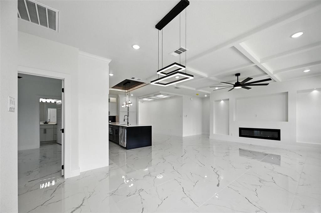 2414 Lauren St