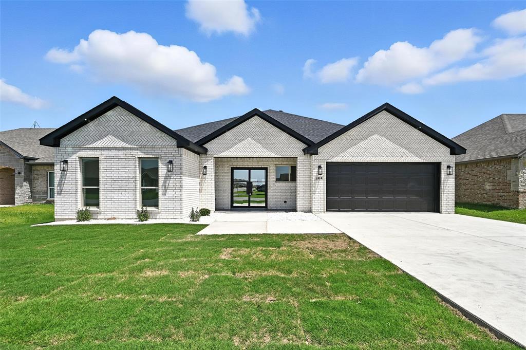2414 Lauren St