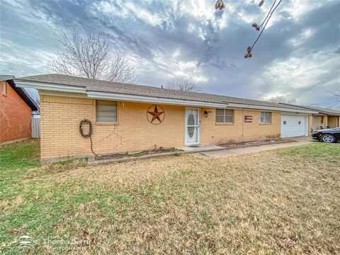1029 3rd Street Hamlin TX 79520
