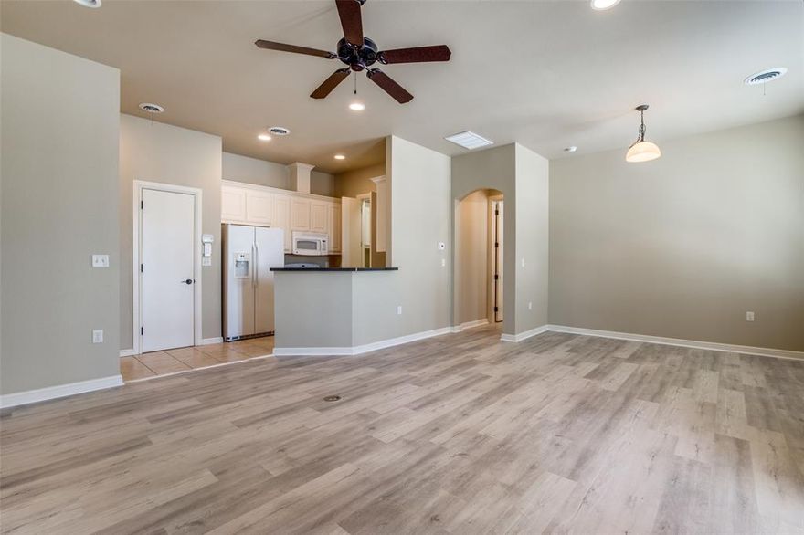 Beautiful one bedroom apartment located in the Near Southside and Medical District . Stunning Downtown Fort Worth views. Private apartment entrance located on the second floor above a medical office. Open layout with ample natural light. Brand new laminate wood floors, granite counter tops in kitchen and bath.  Walk in closet. Washer, dryer and refrigerator included.