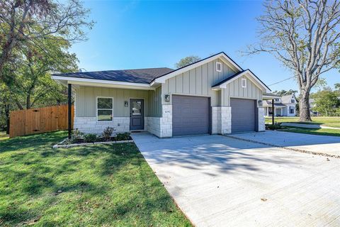 Photo of 105 S Barron St, Covington, TX 76636 (MLS # 21141445)