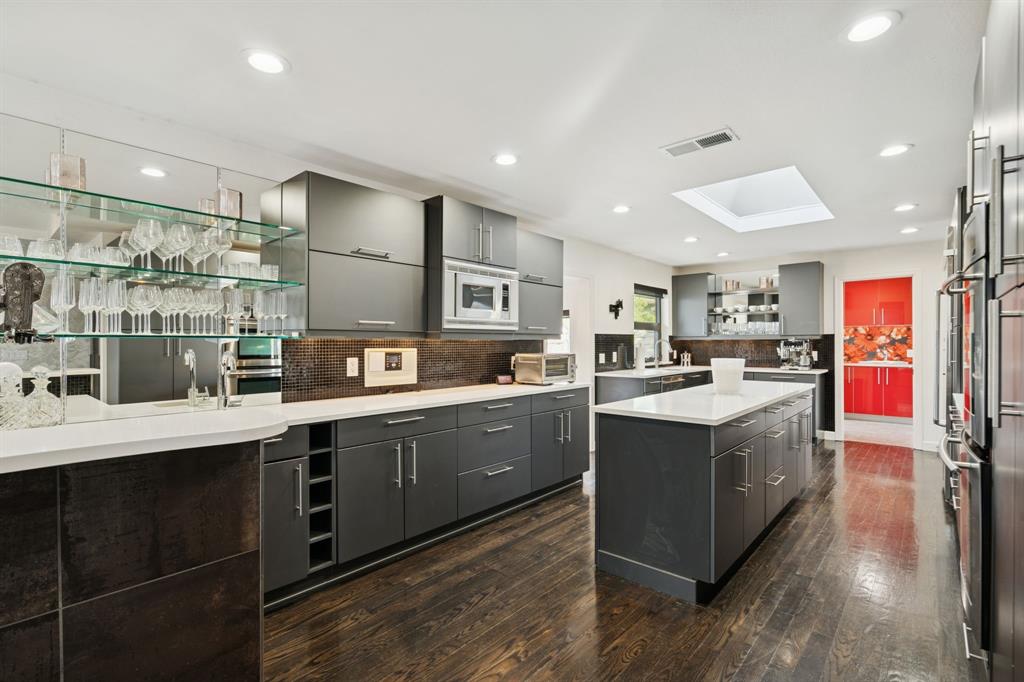 1117 Travis Circle S