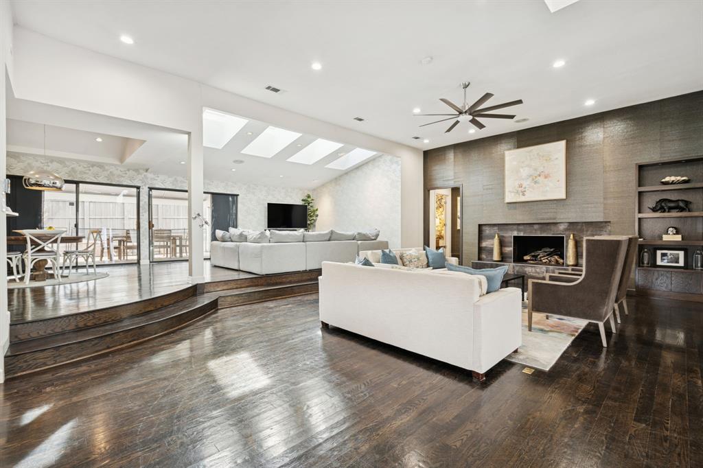 1117 Travis Circle S