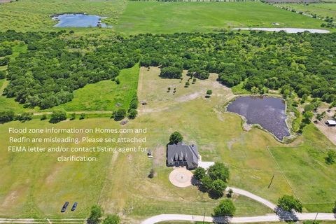 Photo of 626 Scoggins Road, Tioga, TX 76271 (MLS # 21069757)