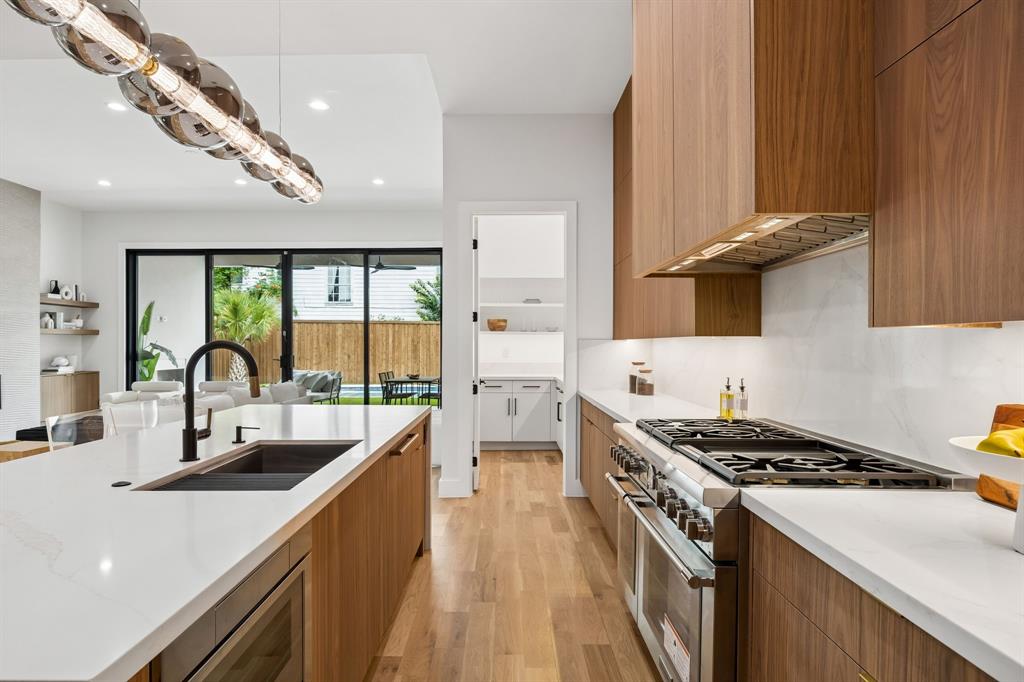 Wilshire Heights - Residential