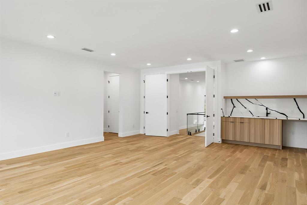 Wilshire Heights - Residential