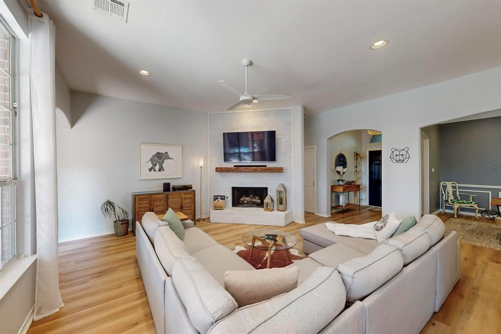 8305 Desert Dunes Trail