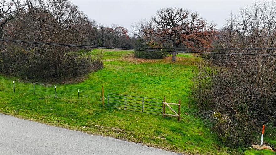 1.4 acres,  4 platted lots zoned SF-5, utilities at street.
Rare infill opportunity at 2000 S. Fannin Ave in Denison. Four platted single-family residential lots offering flexibility for a custom home, small build project, or long-term hold. Water meter installed. Located near schools, shopping, and city amenities. Survey available.