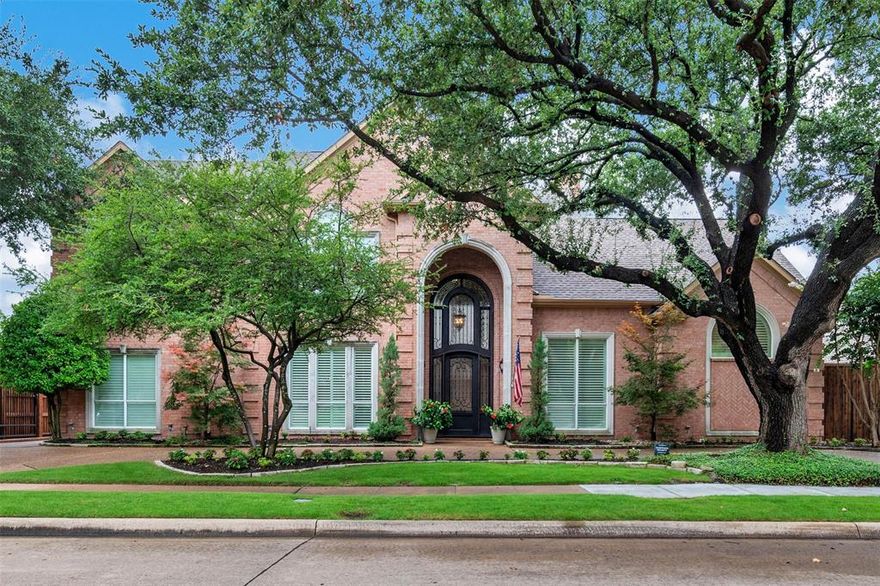 Dazzling showcase home in guard gated community of Cliffs of Gleneagles! A completely remodeled (2019) gourmet kitchen will have you eager to get creative - KitchenAid appliances that include a 6 burner gas range with double ovens, built-in fridge, dual refrigerator drawers in the island and ice maker! Endless marble counters gleam to accent the white cabinets perfectly, all open to the gorgeous family room also completely remodeled in 2019 with built-ins, fireplace, wet bar with wine fridge and pass-thru window to the patio for easy entertaining. Primary suite offers more pool views and a show-stopper bath: jetted tub, large double vanity, cedar closet and 13x12 walk-in custom closet! A second bedroom is down, with a game room (with wet bar), two bedrooms, one with ensuite bath, up. The backyard oasis boasts a covered patio, poolside covered stone outdoor kitchen with grill, fridge and seating area, plus a refreshing pool to splash and play!
