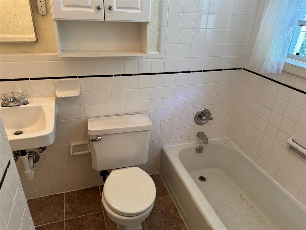 Fort Worth, Texas 76110, United States, 2 Bedrooms Bedrooms, ,2 BathroomsBathrooms,Residential,Active,147815