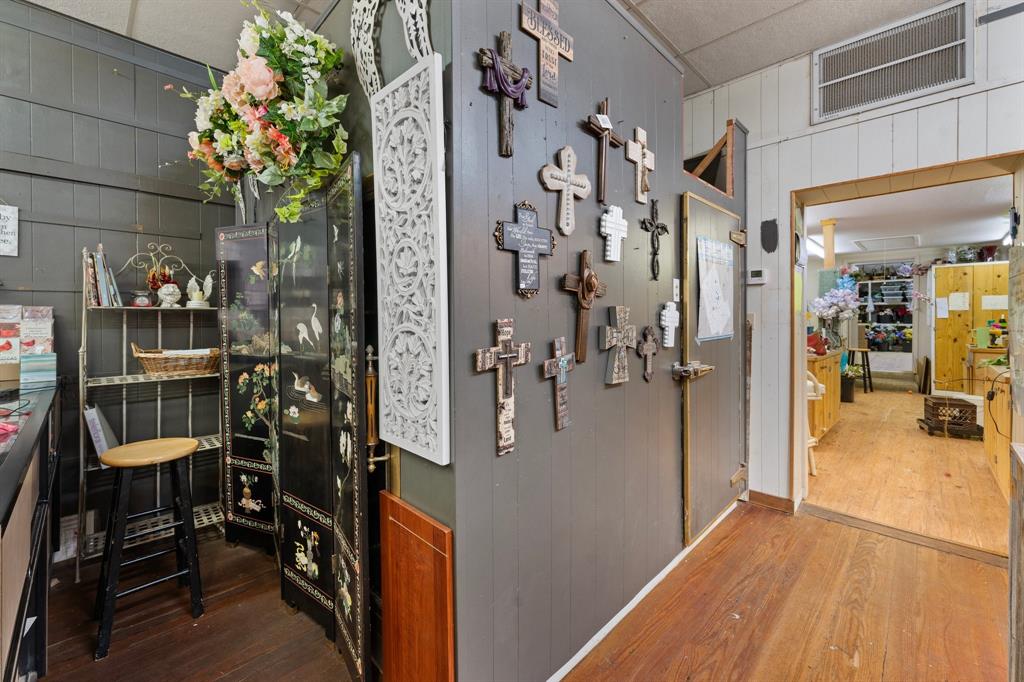 Orig Deleon - Commercial Sale