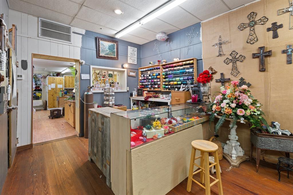 Orig Deleon - Commercial Sale