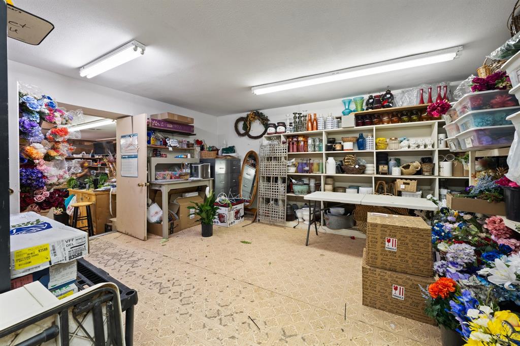 Orig Deleon - Commercial Sale