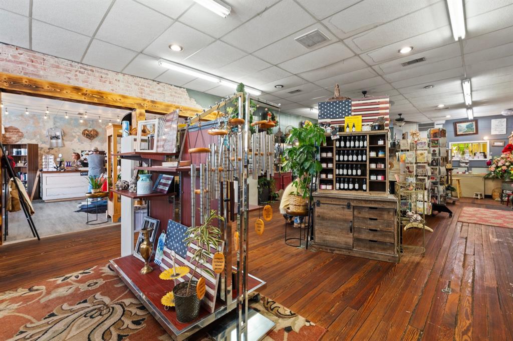 Orig Deleon - Commercial Sale