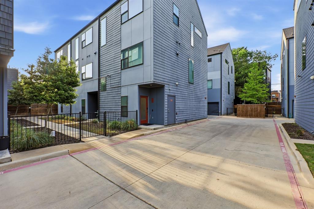 427 W 10TH  Street Street 502