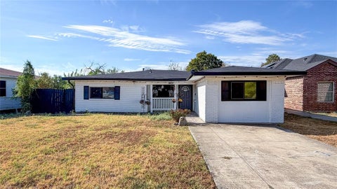 Photo of 1805 El Paso Street, Grand Prairie, TX 75051 (MLS # 21394043)