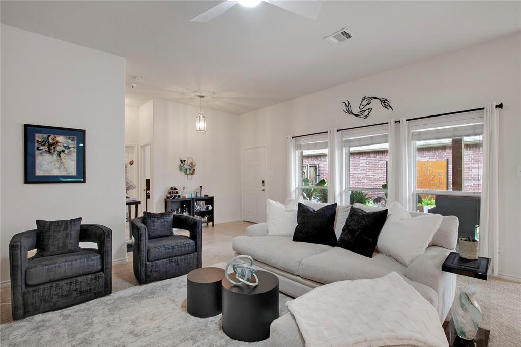 7585 Glasshouse Walk