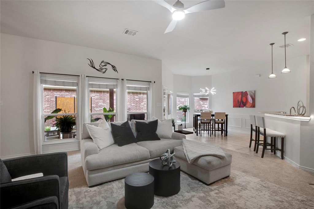 7585 Glasshouse Walk