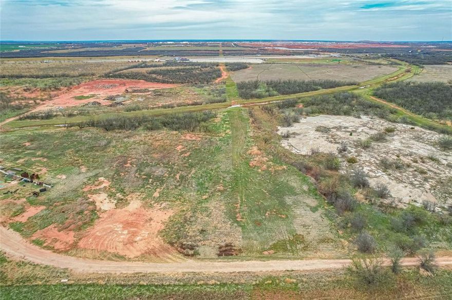 10 acres inside the city limits, located in the triangle between I-20, S. 1st Street, and Hwy 84. Convenient access to major roads makes this property ideal for a contractor yard, equipment storage, or laydown yard. Little Elm Creek runs along the back of the property, adding a natural feature. Versatile tract with multiple potential uses.