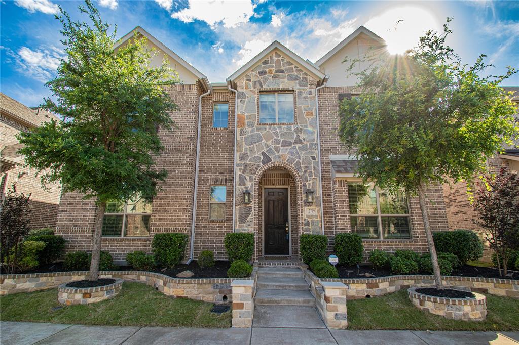 12709 Royal Oaks Lane