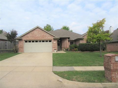 Photo of 646 W PARK Drive, Keller, TX 76248 (MLS # 21189838)