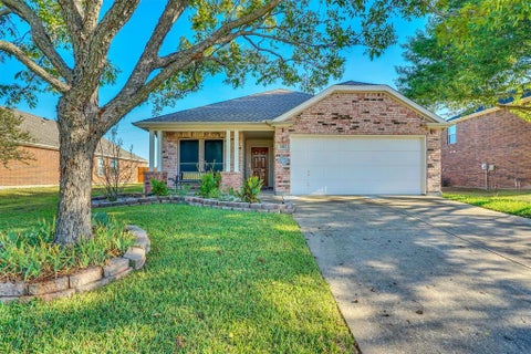 Photo of 102 Running Deer Lane, Waxahachie, TX 75165 (MLS # 21405953)