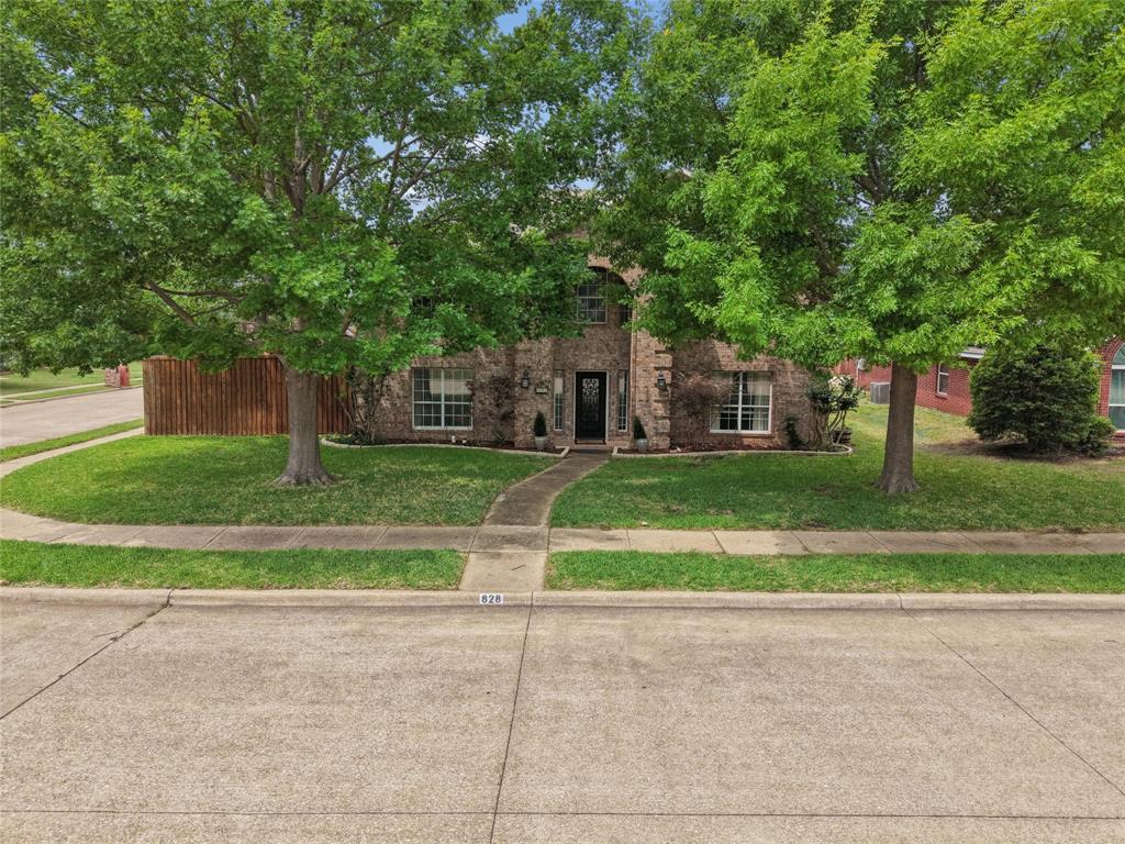 828 Rockefeller Lane