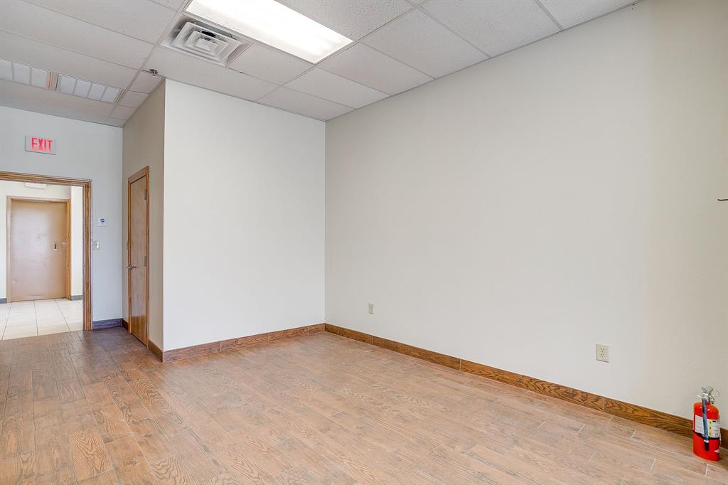 ALSBURY VILLAGE BLOCK - Commercial Lease