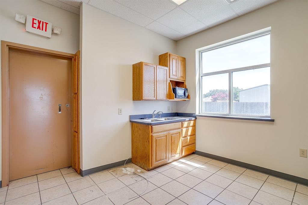 ALSBURY VILLAGE BLOCK - Commercial Lease