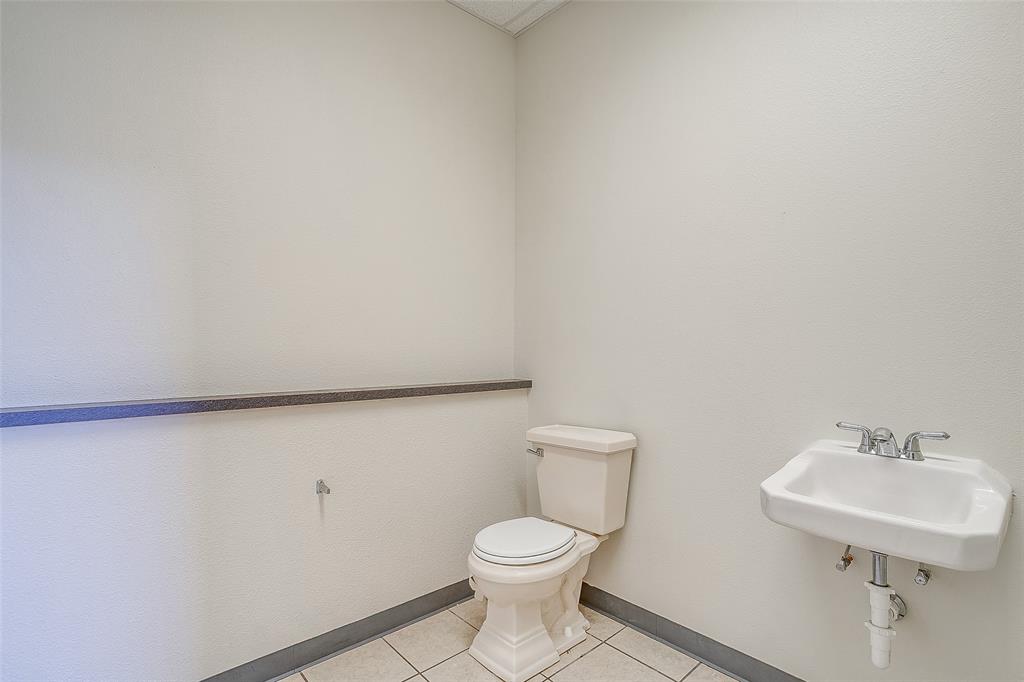 ALSBURY VILLAGE BLOCK - Commercial Lease