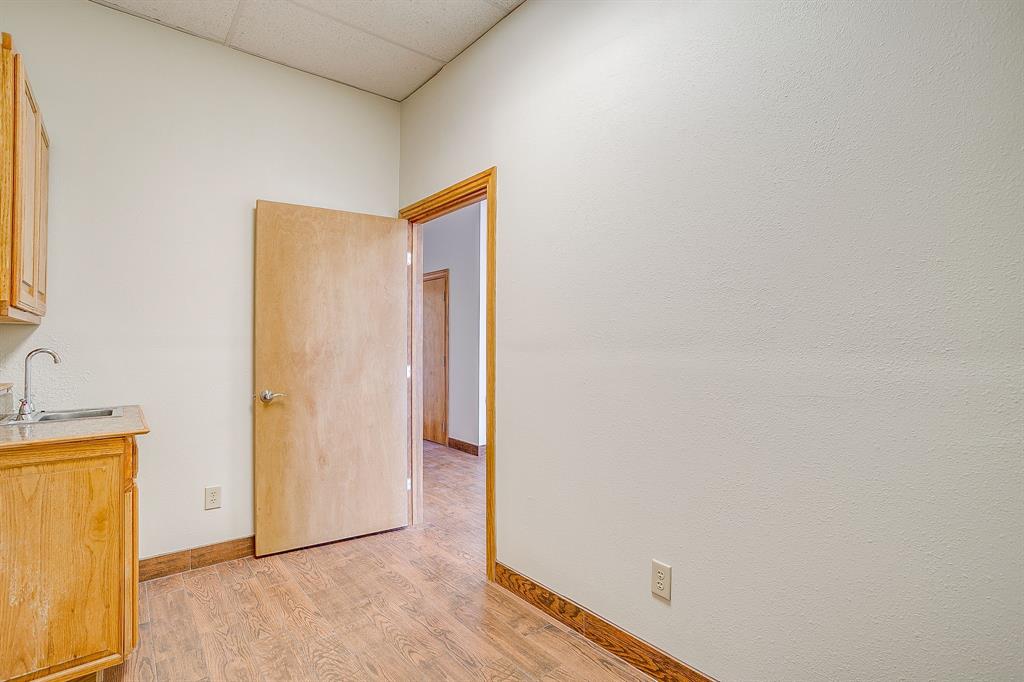 ALSBURY VILLAGE BLOCK - Commercial Lease