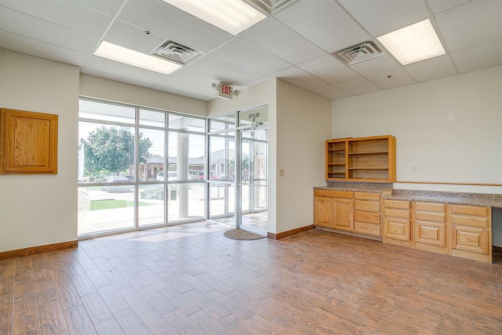 ALSBURY VILLAGE BLOCK - Commercial Lease